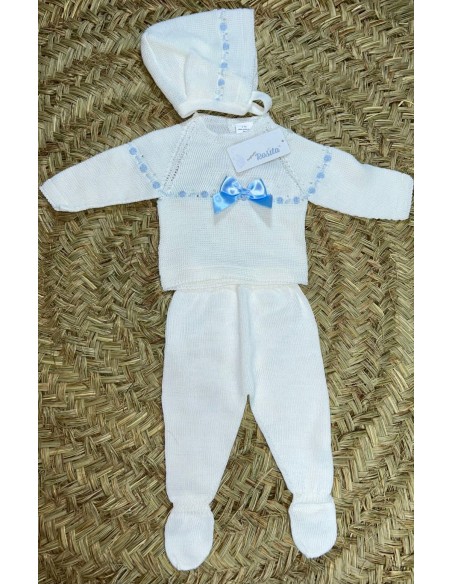 Conjunto de hilo beige con detalle celeste