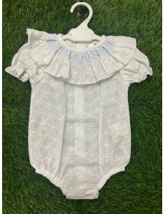 Pelele blanco y celeste perforado