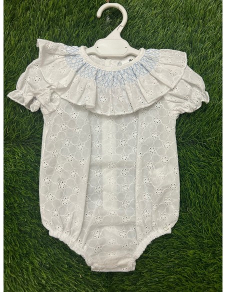 Pelele blanco y celeste perforado